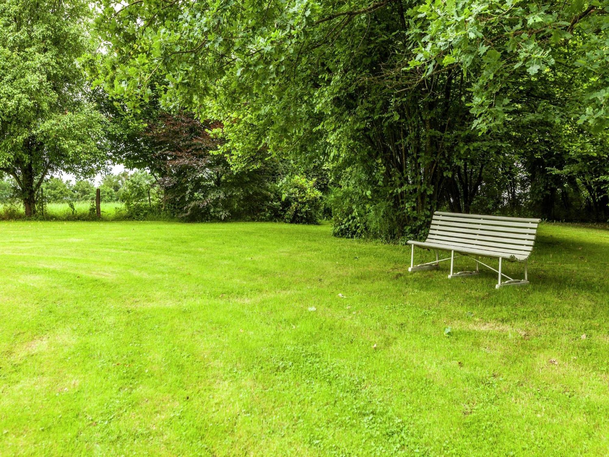 Gorgeous Apartment In Bohon With Garden Furniture And Bbq Барво Екстер'єр фото