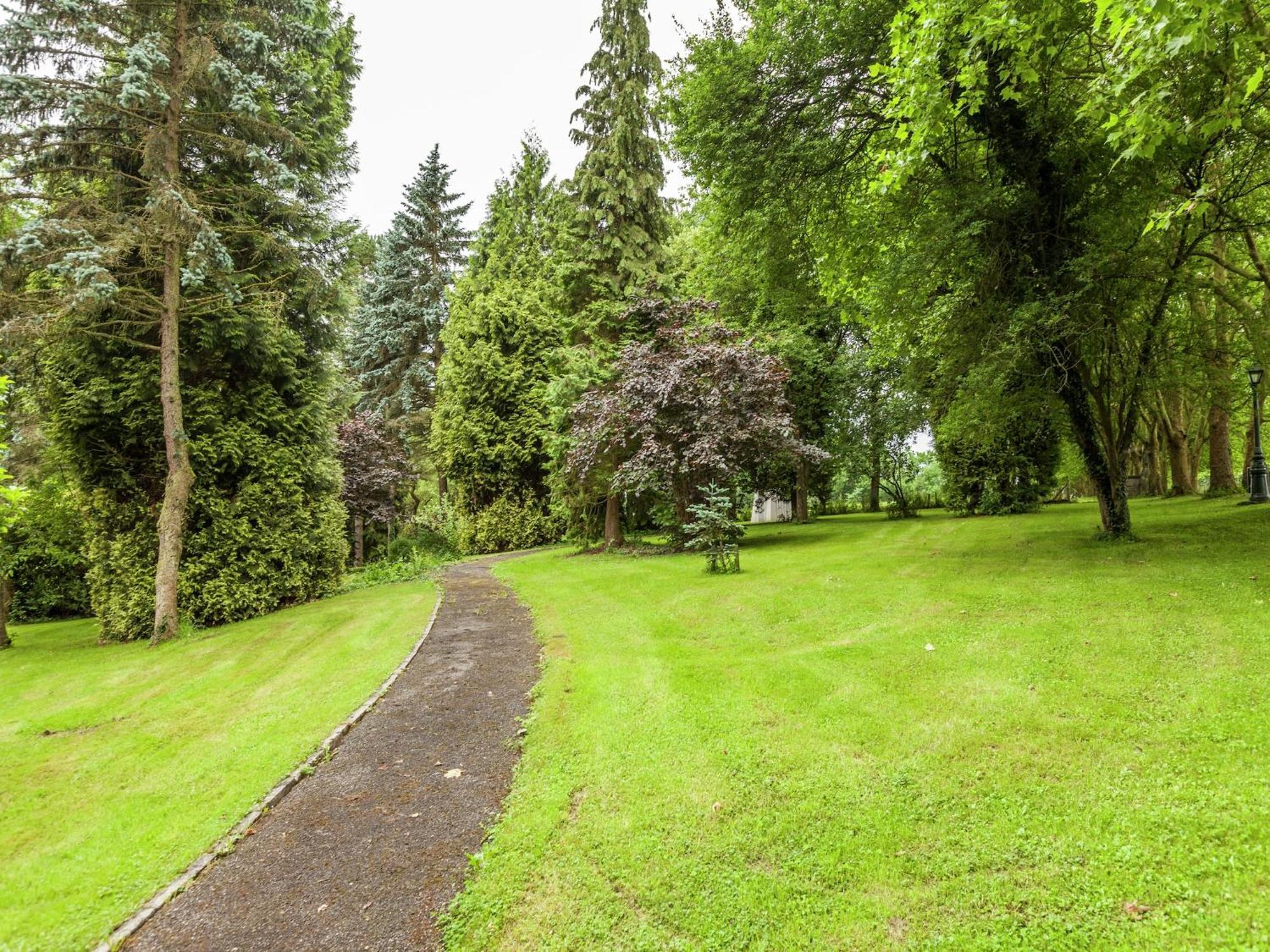 Gorgeous Apartment In Bohon With Garden Furniture And Bbq Барво Екстер'єр фото